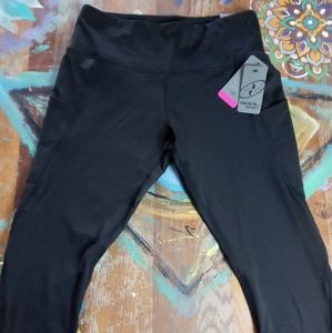 NWT Woman's leggings high waisted with pockets to hold wallet keys phone etc.